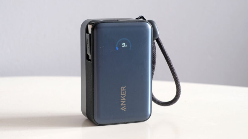 Anker Nano Power Bank 10K 45W μπροστά στην εμφάνιση της μπαταρίας